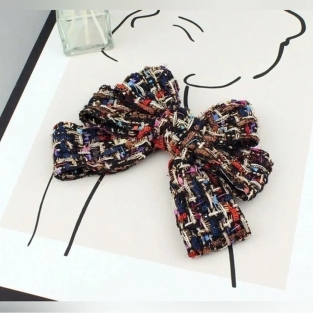 ✨NEW✨ 💋 Tweed Bow Tie Statement Brooch